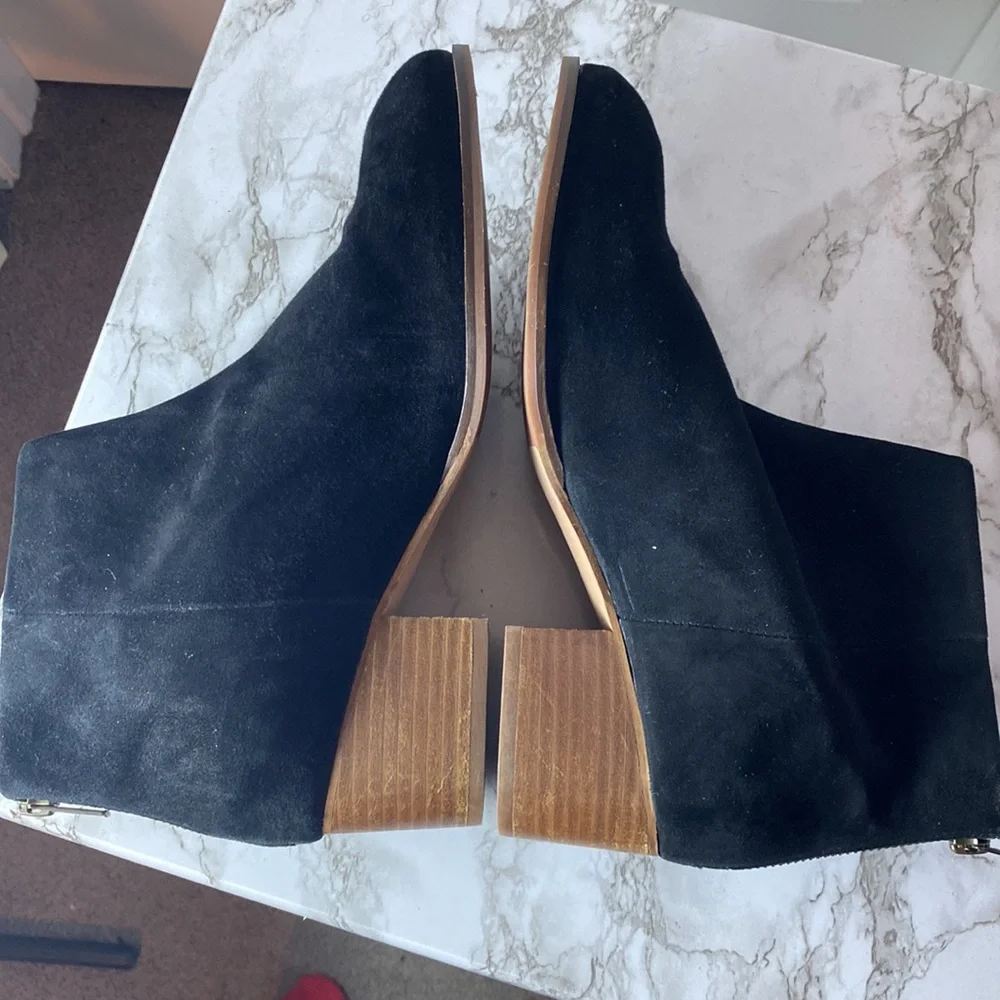 Seychelles Floodplain Suede  Bootie Black Size 8.5  Ankle Boots 2” heel